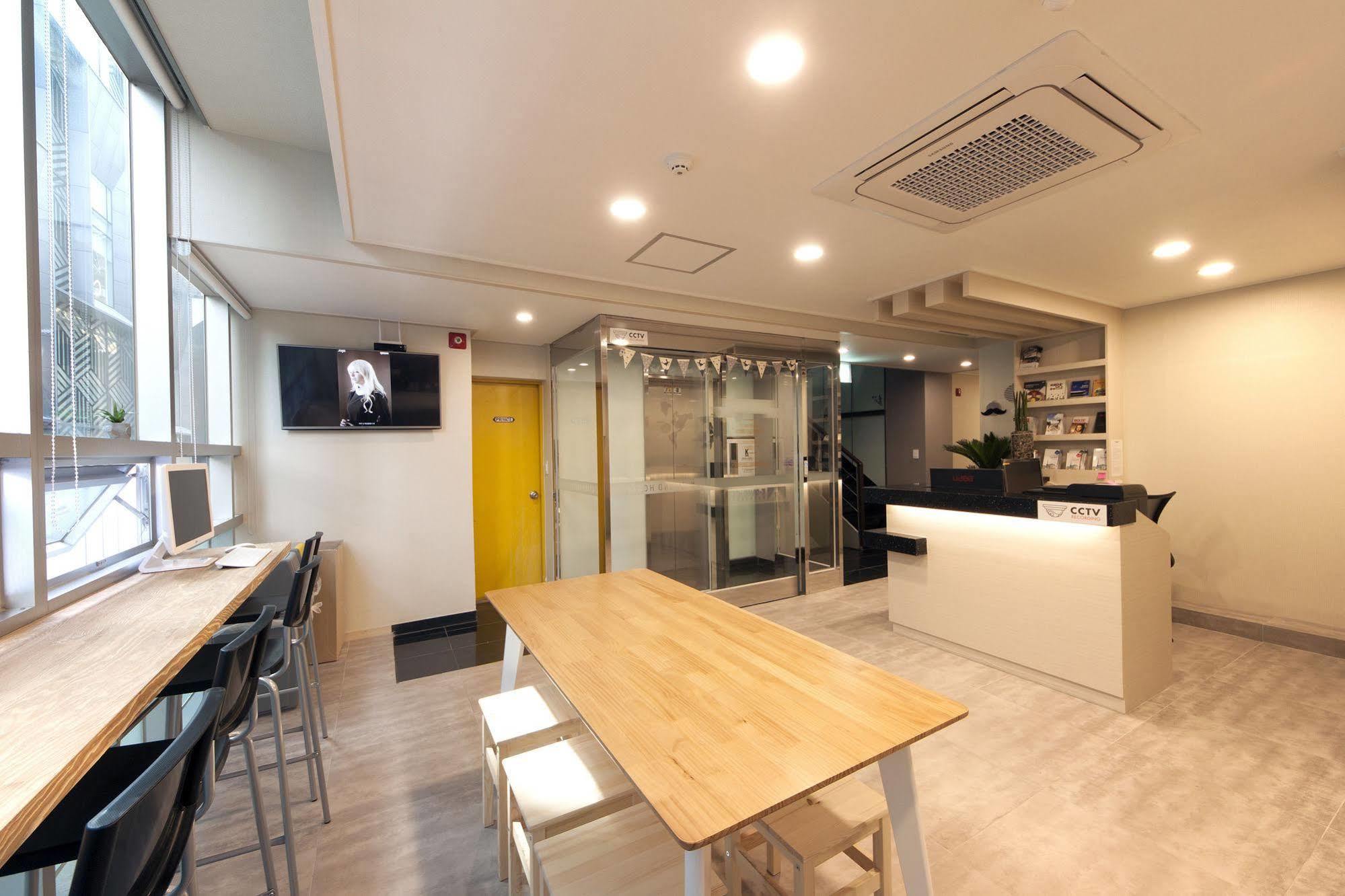 Hostel Oyo Hostel Myeongdong 1 *