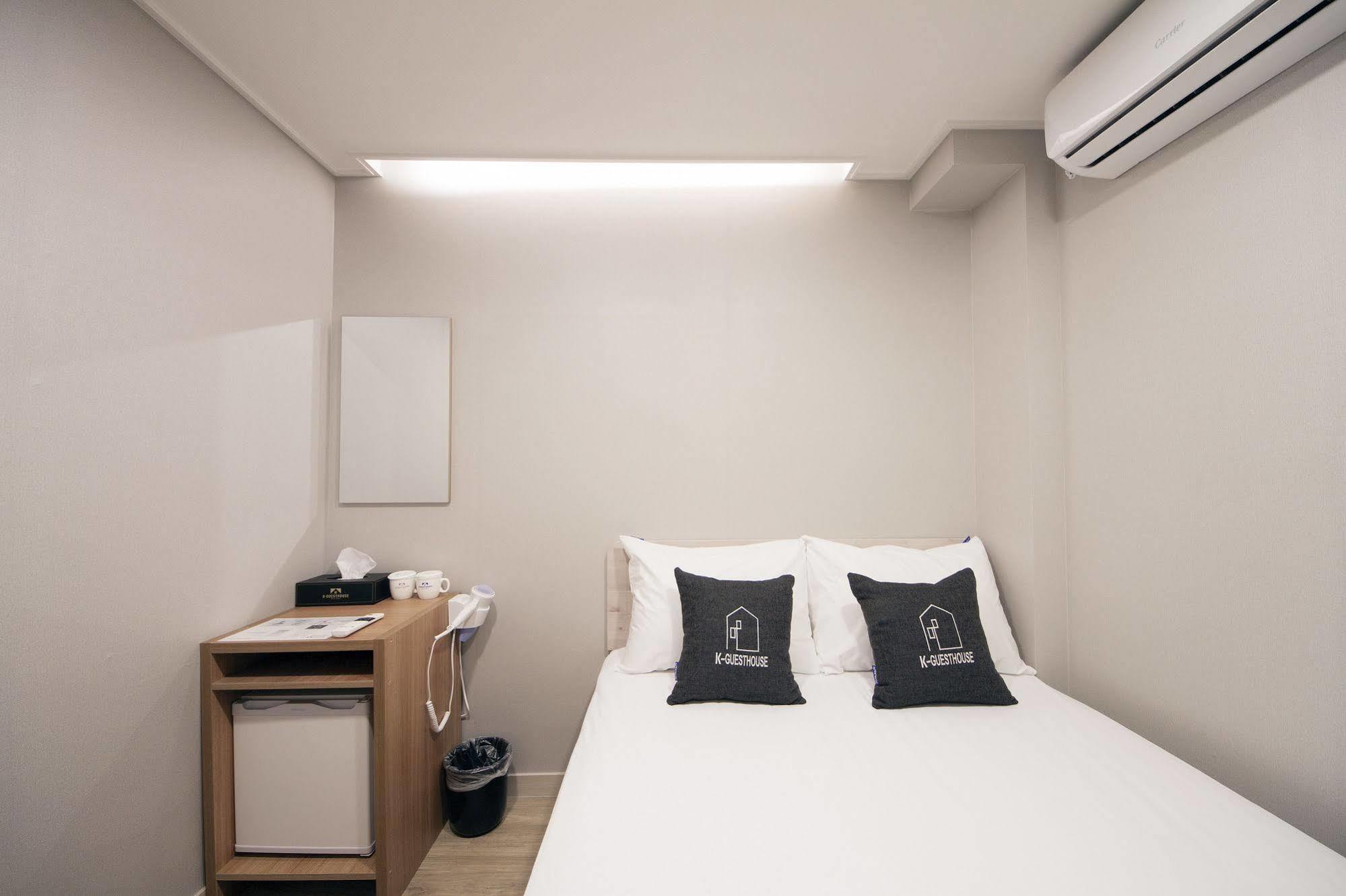 Oyo Hostel Myeongdong 1 *